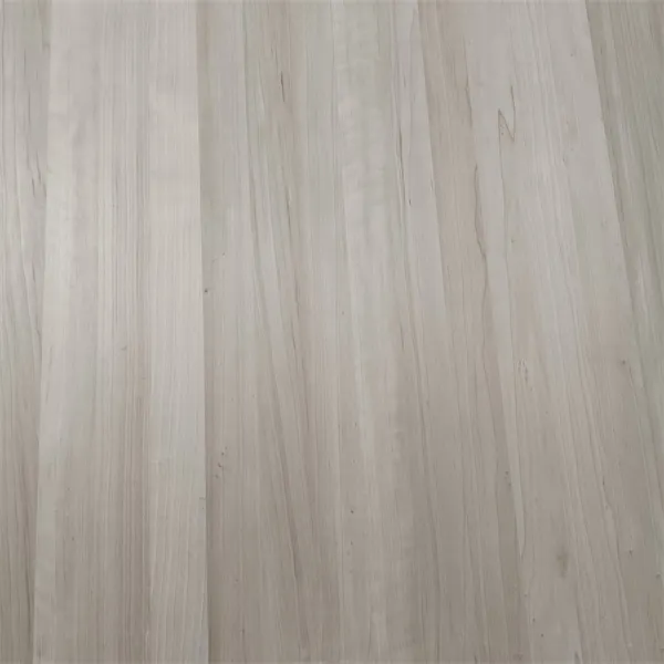 Hiiltynyt massiivipuu